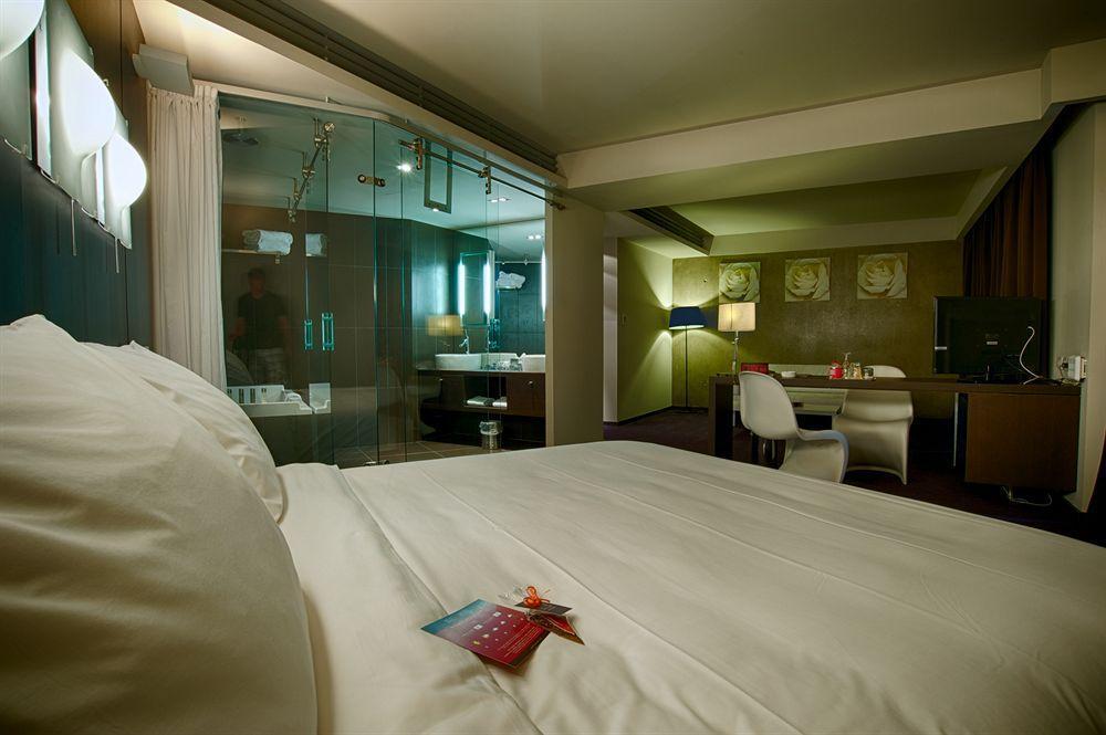 Le Rex Hotel تارْب المظهر الخارجي الصورة