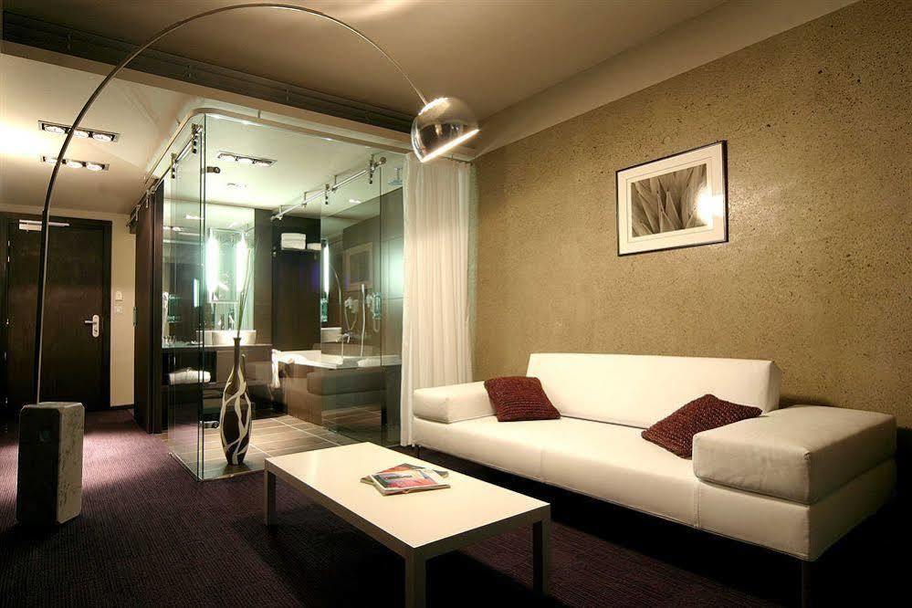 Le Rex Hotel تارْب المظهر الخارجي الصورة