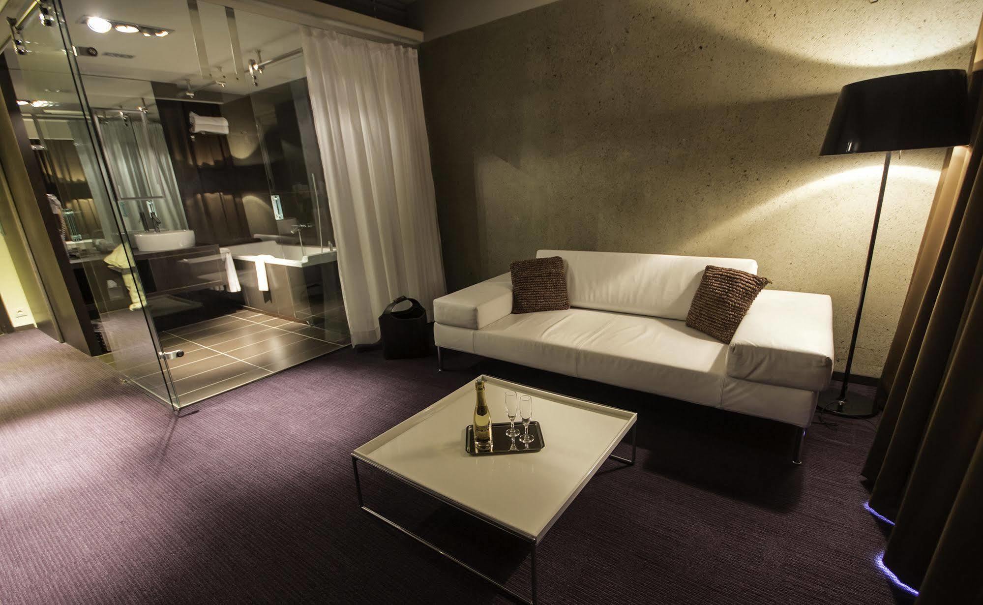 Le Rex Hotel تارْب المظهر الخارجي الصورة