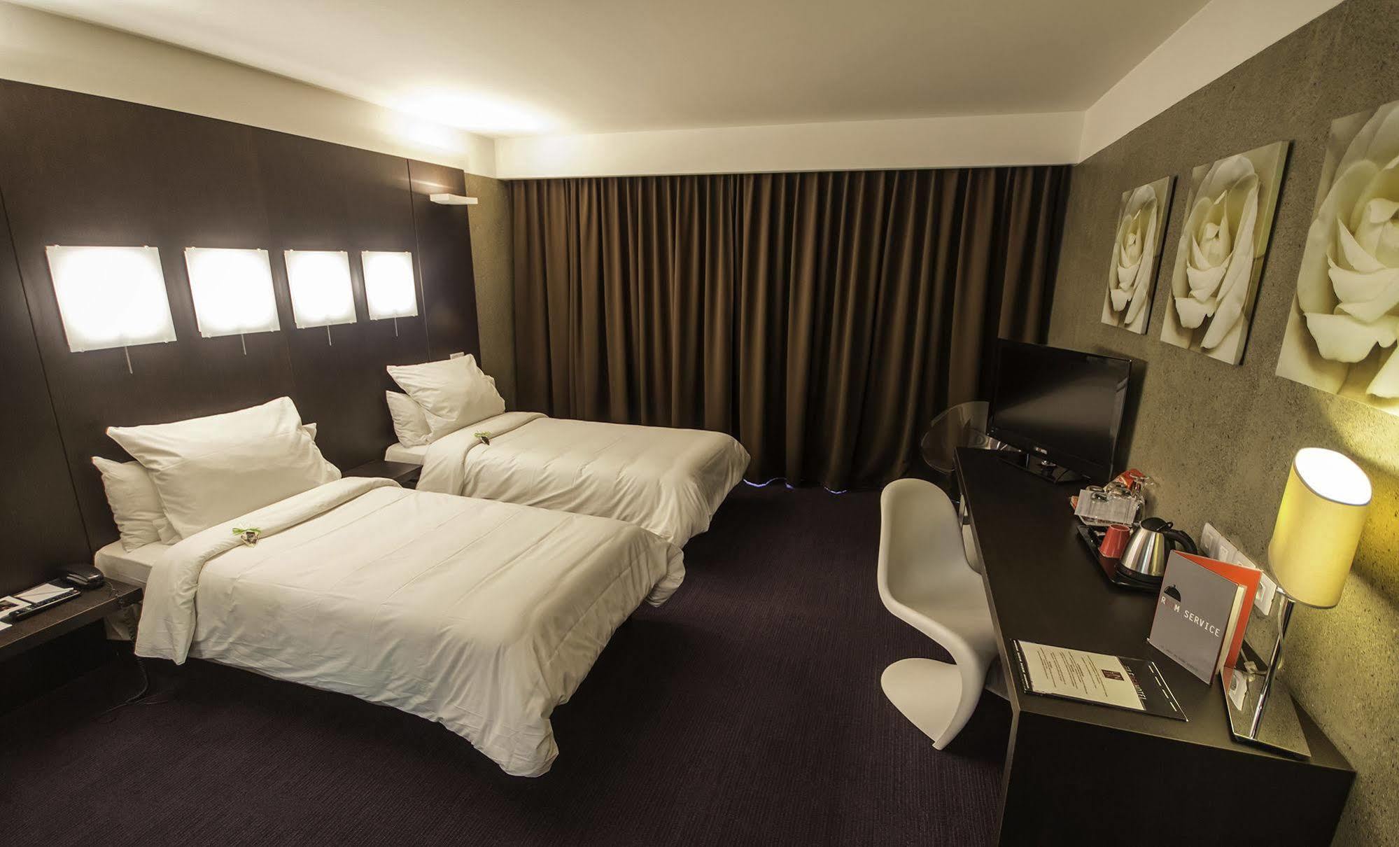 Le Rex Hotel تارْب المظهر الخارجي الصورة
